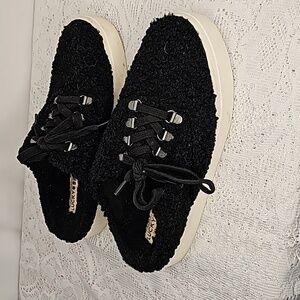 Lucky Brand Tolini faux fur sherpa platform black slip on cozy tennis shoes 7.5